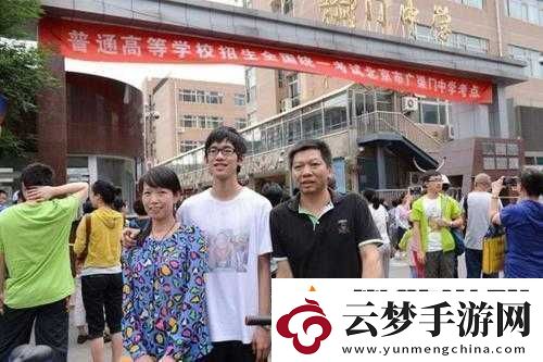兩個媽媽陪孩子高考懷孕
