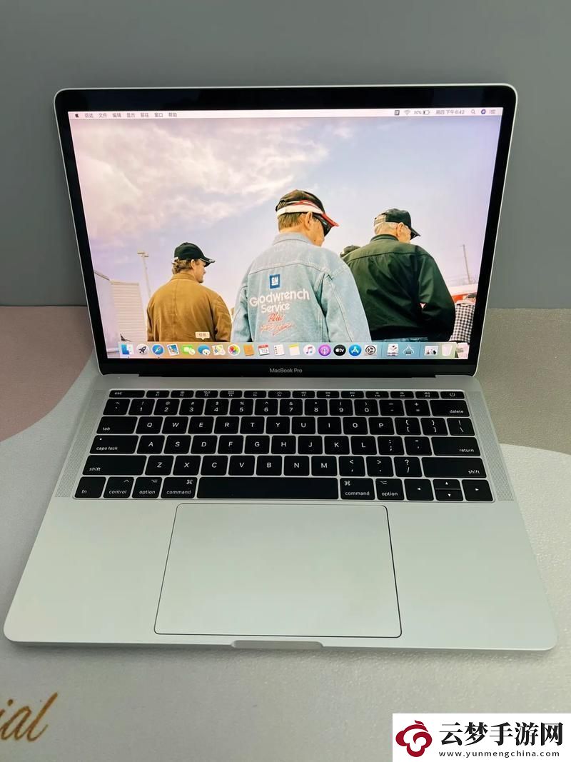 17macbookpro13炒作風(fēng)潮下的科技笑話！