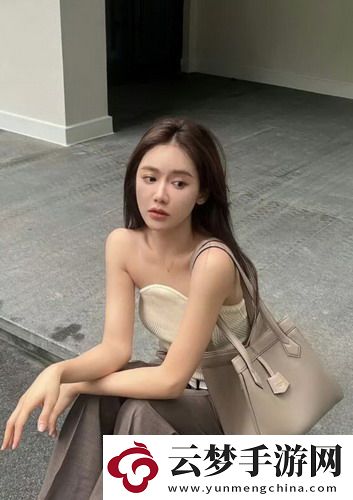 豐滿的女鄰居三級(jí)氛圍感直接拉滿