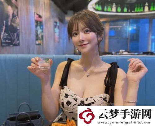 三人行1v2雙男主小說：欲望沖突與情感糾葛的迷人旅程！